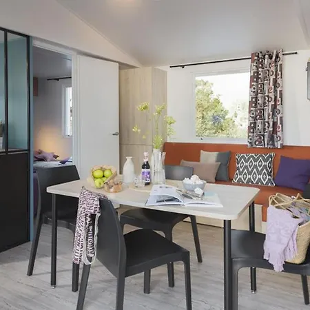 Mobil Confortable Avec Terrasse à - Api-1-52-1056