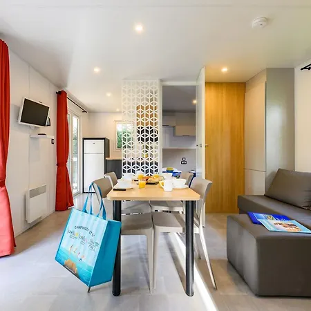 Mobil Confortable Avec Terrasse à - Api-1-52-1056 Parque de Campismo