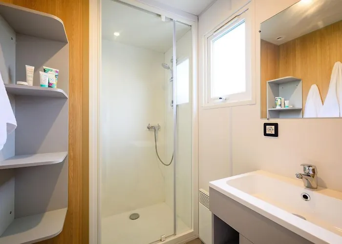 Mobil Confortable Avec Terrasse à - Api-1-52-1056 Camping *